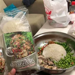 ยำขนมจีน ปุ้นซาวอร่อยง่าย ๆ ไม่ต้องปรุงเพิ่ม ราคาสุดคุ้ม