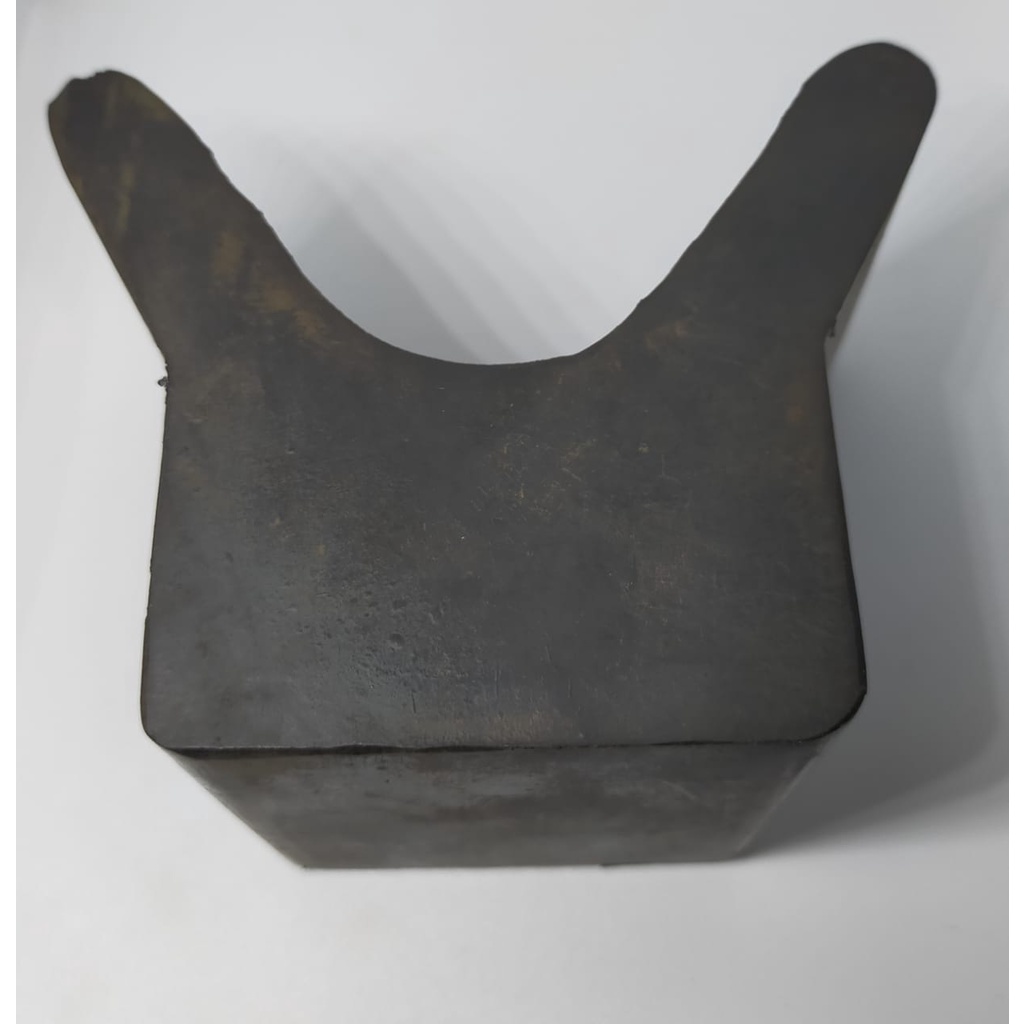 ยาง Y 3"X3-3/4"X3-1/8"