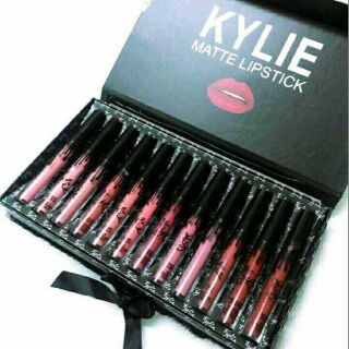 40 เซตสุดท้ายเททททค่ะ SALE SALE 💋💋KYLIE SET 12 COLORS.💋💋