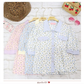 Perfectfitstyle : เสื้อชีฟองเเขนสั้น ทรงคอปก ลายดอกไม้ สีหวาน  (A63)