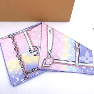 New LV Escale Scarf in Pastel
100%Silk