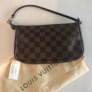 Used lv pochette damier dc 12 สภาพโดยรวมดี มีร่องรอยการใช้งานทั่วไป อุปกรณ์ การ์ด ถุงผ้า