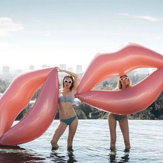 แพยางรูปริมฝีปาก (lips) ห่วงยาง แฟนซี เรือเป่าลม แพยางเป่าลม ที่นอนเป่าลม