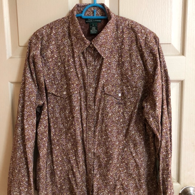 เสื้อ Rlaph Lauren แท้ สภาพดี มีกระดุมเสีย 1 เม็ด ไม่ใีผลต่อการใช้งาน สอบถามรูปเพิ่มได้เลยนะครับ Lin