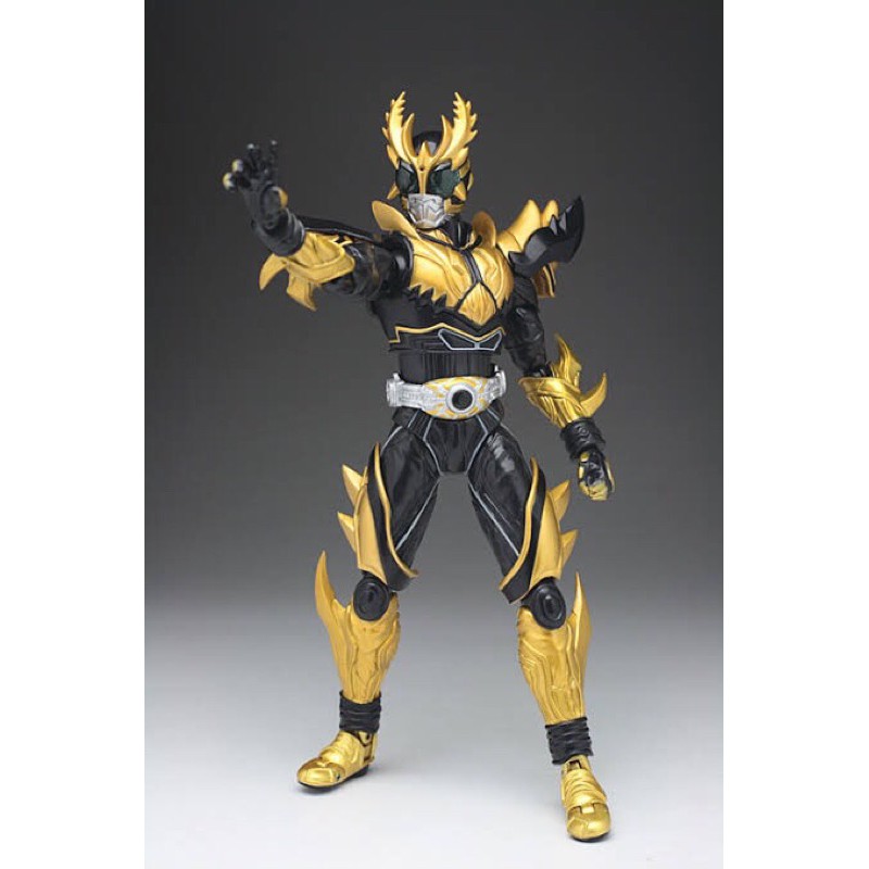 S.H.Figuart : Masked Rider Kuuga Rising Ultimate (Dark Eyes Ver.)