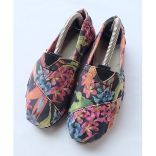 Toms Shoes Classics Size 5.5W / 36EU / 21 CM. ลายดอกไม้ มือสอง ของแท้