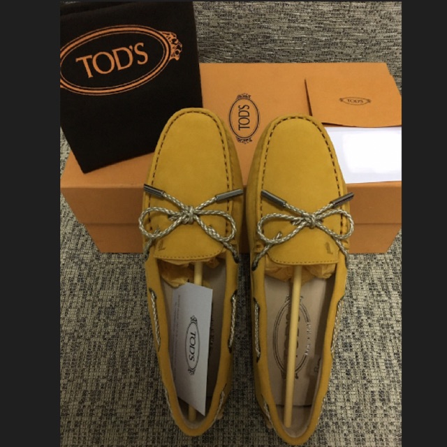 New! รองเท้า Tod’s ของแท้ สีเหลือง