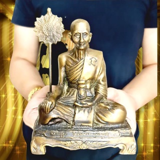 หลวงปู่ศุข วัดปากคลองมะขามเฒ่า ประทับนั่งแท่นค้าสิงห์พร้อมพัดยศ (หน้าตัก5นิ้ว สูง18ซม.)เนื้อทองเหลืองผสมชนวน