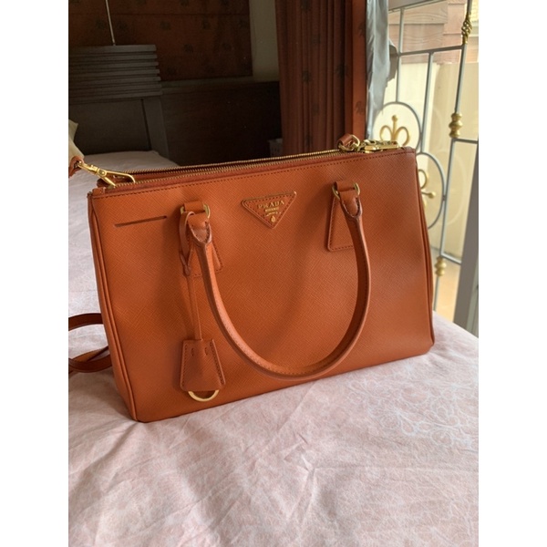 Prada กระเป๋าทรงถือ สำหรับผู้หญิง