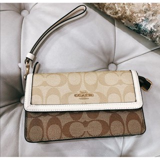 COACH FOLDOVER WRISTLET IN SIGNATURE♥️