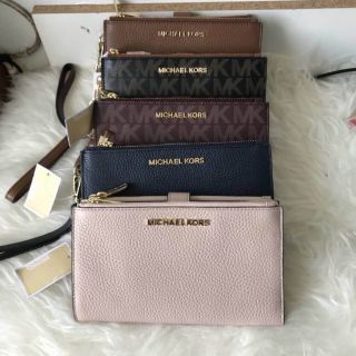 Michael kors กระเป๋าคล้องมือ