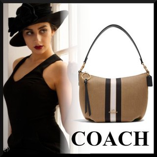 กระเป๋า COACH รุ่น small skylar hobo