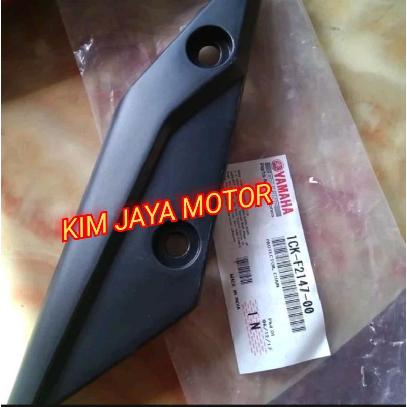 CHAIN PROTECTOR - ORIGINAL R15 BOTTOM CHAIN COVER