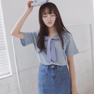 เสื้อแฟชั่น คอกลม แขนสั้น แต่งผ้าผูกโบว์ สีฟ้า รหัสสินค้า PA8377 ฟ้า. ขาว