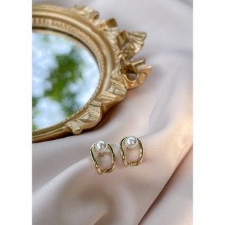 [Earring] LUNE Curve Pearl : ต่างหูเคิฟ เพิลร์ สีทอง ทรงวงรี ตรงมุมมีไข่มุก