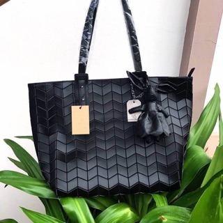 💖 แบรนด์ David Jones  กระเป๋า ทรง Tote ตัวกระเป๋าเย็บติด ด้วยแผ่นอคิลิค สุดหรู ดีไซน์เกร๋รุ่นใหม่ลายใหม่สีMatte Black🍭