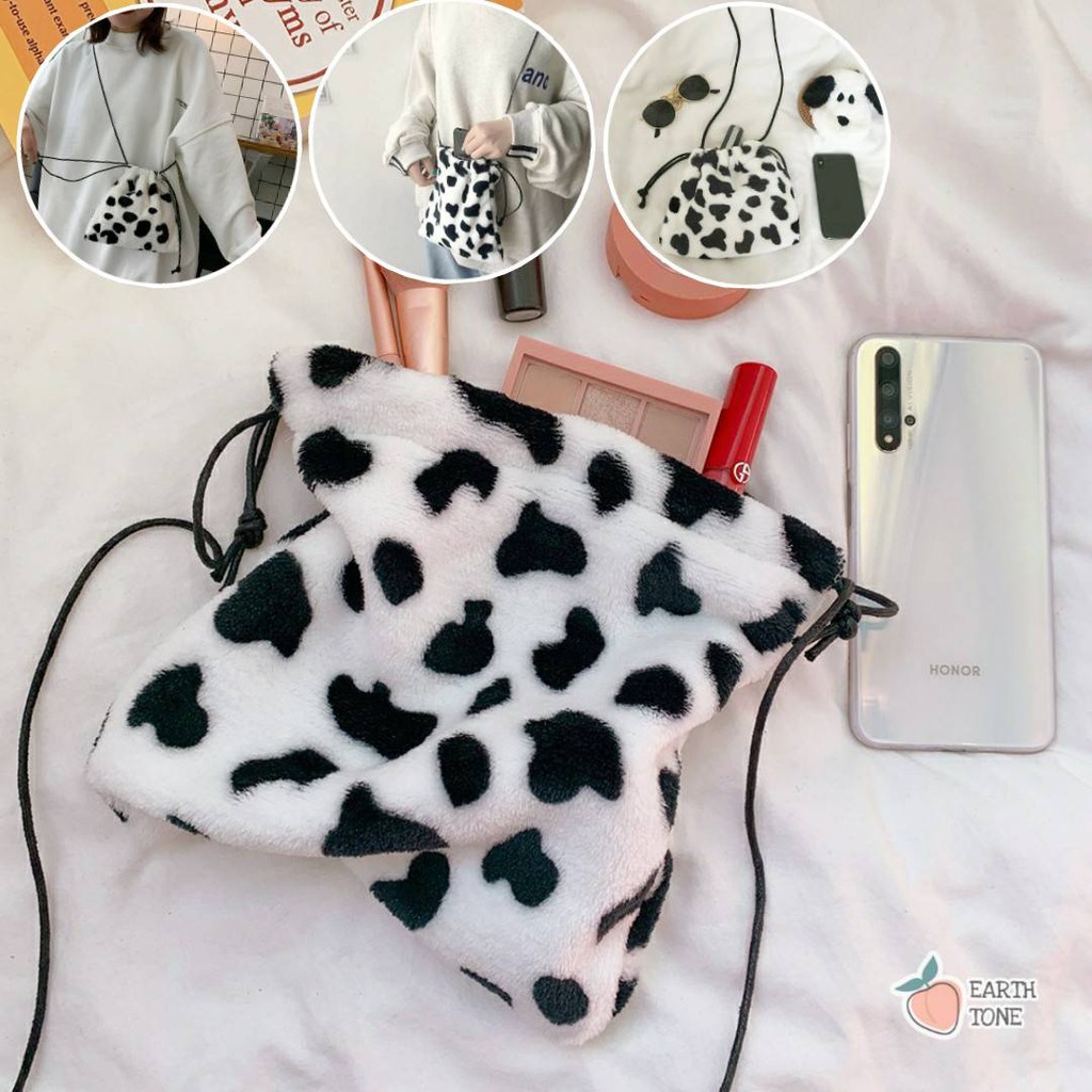 [ร้านไทย] กระเป๋าสะพายข้าง 🐄 ลายวัว มีขนนุ่มนิ่ม สำหรับใส่ของมือถือ เครื่องสำอาง ของขวัญวันเกิด