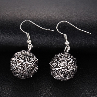 ต่างหูวินเทจ ทรงกลมฉลุลาย Vintage Ball Drop Earrings