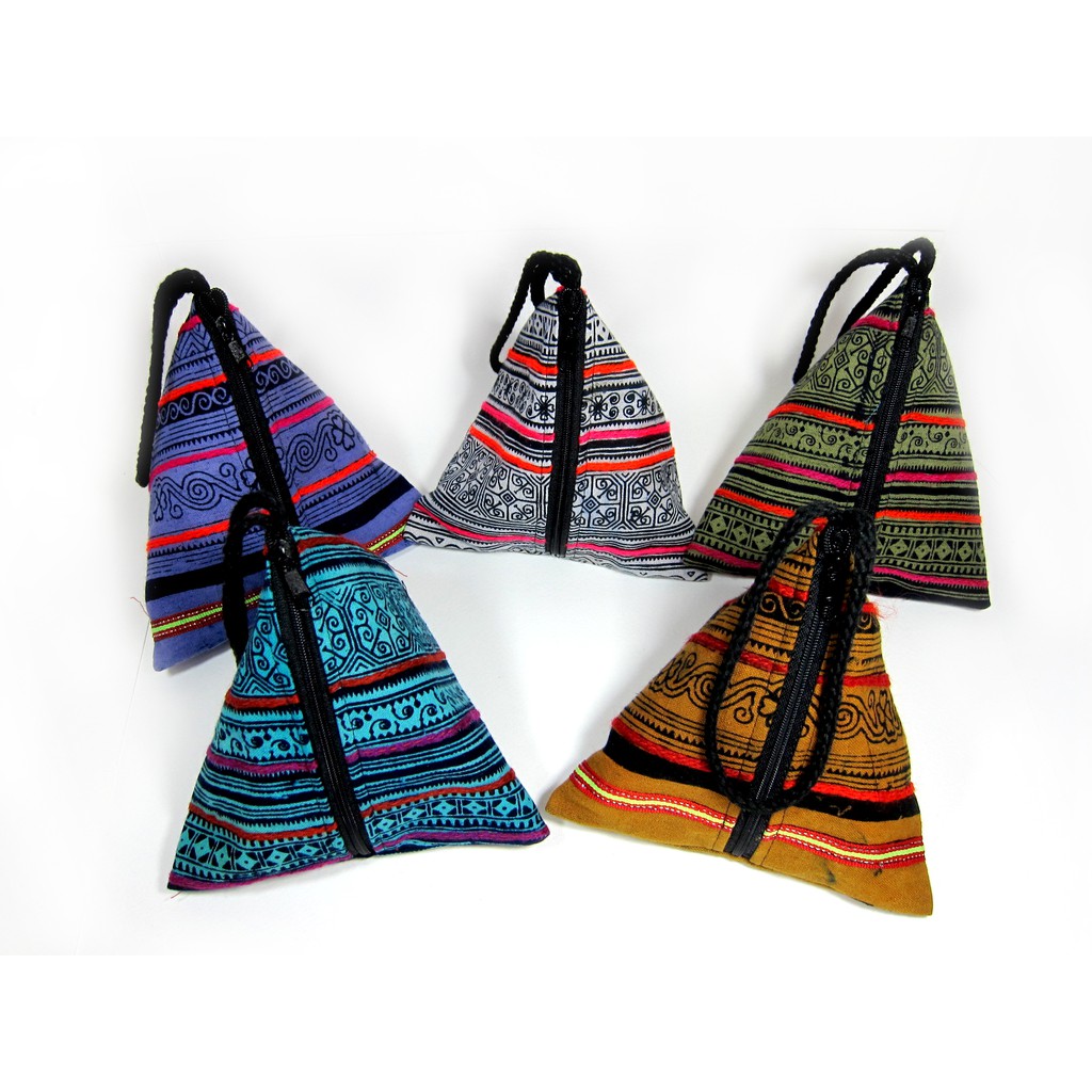 Hmong bag กระเป๋าถือทรงสามเหลี่ยมผ้าลายพื้นเมือง