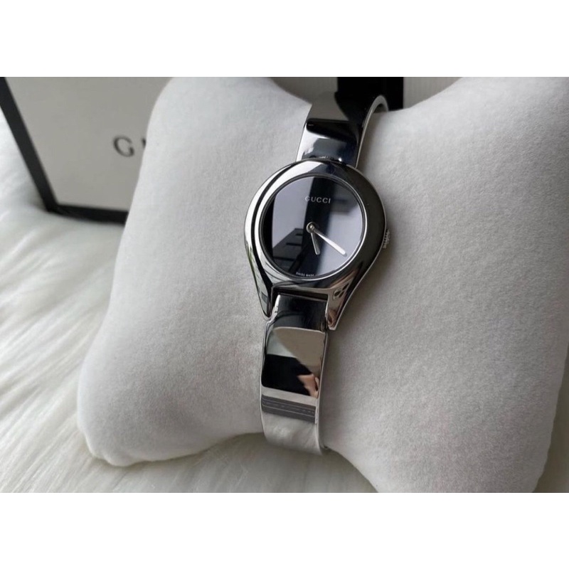 Gucci 6700L Black Dial Lady Size ทรงกำไล ของแท้ 100%