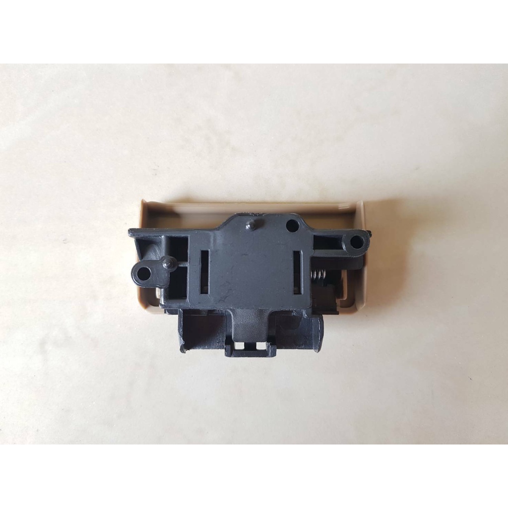 มือเปิดเก๊ะ(รุ่นมีรูกุญแจ)TOYOTA VIGO,CHAMP,SMAART สีครีม อันละ220บาท