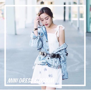 Mini dress blossom white (เดรสผูกโบว์ยาว ทรงเอบาน)