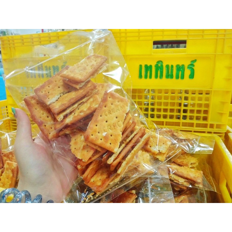 แครกเกอร์แตก ไส้สับปะรด เทพินทร์