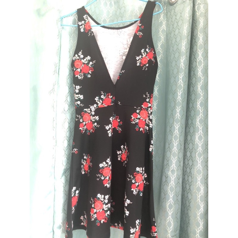dress H and M size xs ลายดอกไม้สวยมาก