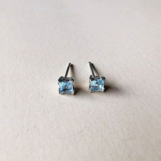 💙Blue Topaz​ Earring💙 ต่างหูพลอยบลูโทพาส​ พลอยเหลี่ยมน่ารัก​ แบบติดหู​ ใส่ได้บ่อย ตัวเรือนเงินแท้ 925