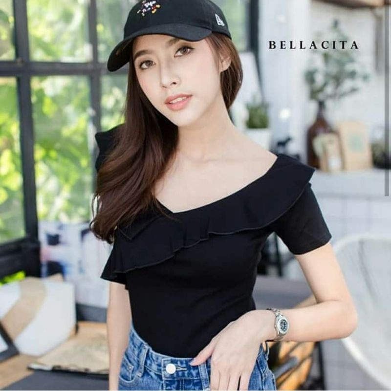 Sale 110 บาท เสื้อคอระบาย  อก 32-38 เนื้อผ้าดี ยืดตามขนาด  ป้าย bellacita bangkok พร้อมส่ง กดสั่งซื้