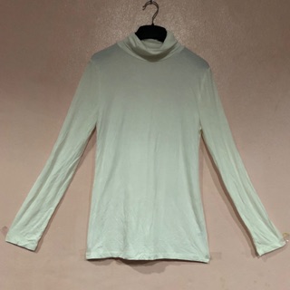 Zenana เสื้อคอเต่าแขนยาวสีครีมอ่อน มือ1