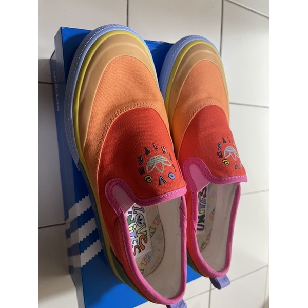 Adidas nizza slip on pride US 7.5