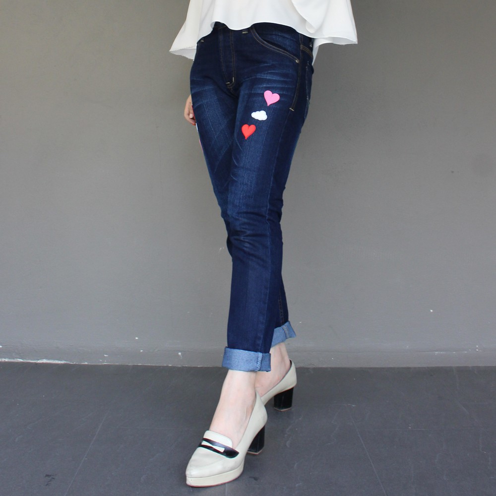 Zebra Jeans กางเกงยีนส์หญิงฟอกหนวดลายหัวใจสีน้ำเงินขาเดฟ
