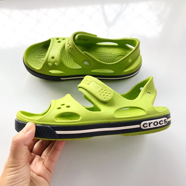 รองเท้าเด็ก Crocs แท้มือ 2 Size • 20 Cm.