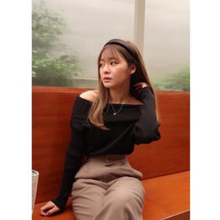 cpjgirlxx | พร้อมส่ง * Santa bae open-shoulder knittop - 2col เสื้อเปิดไหล่ไหมพรมตัวยาว