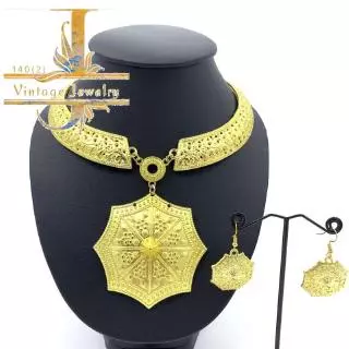 Vintage jewelry สร้อยอีสานชุดล้านนาไทสร้อยเงินต่างหูสีทอง Isaan set Lanna Thai silver gold necklace and earring