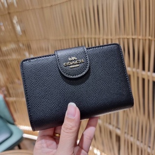 กระเป๋าสตางค์ใบสั้น coach outlet