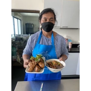 หัวเชื้อน้ำปรุงพร้อมเครื่องเทศก๋วยเตี๋ยวไก่ตุ๋น ก๋วยเตี๋ยวไก่ตุ๋นมะระ 30 ชาม โดยโรงเรียนสอนทำอาหารบ้านอาจารย์ลักษณ์