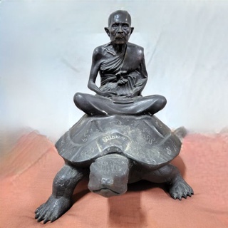 หลวงปู่หลิว ขี่พญาเต่า วัดไร่แตงทอง ตัก 9 นิ้ว พระบูชา ค้าขาย turtle monk