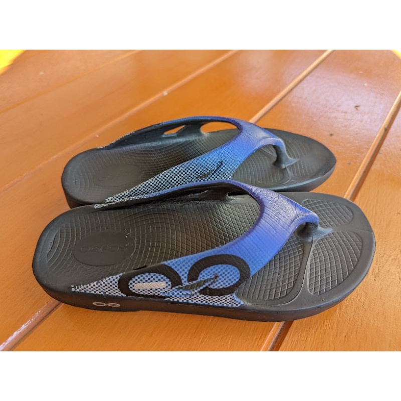 รองเท้า oofos มือสอง