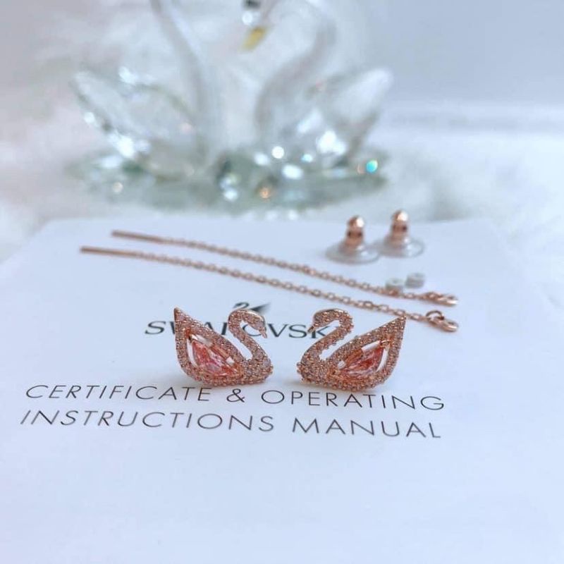 (พร้อมส่ง)*New*Swarovski Dazzling Swan earrings Swan, Pink, Rose gold-tone plated
