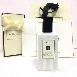 Jo Malone Body &amp; Hand Lotion 250ml มี2กลิ่นดังนี้... 1. Blackberry &amp; Bay  2. Red Roses • เคาเตอร์ 3,000฿ ขายเพียง 2,599฿