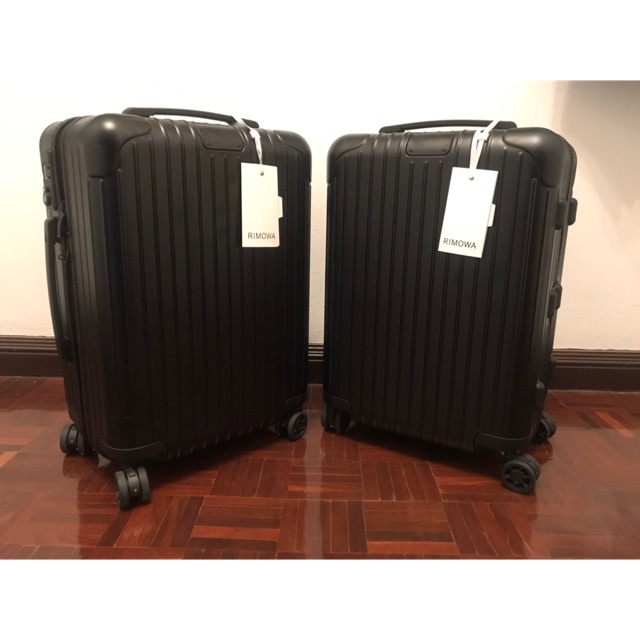 rimowa cabin essential lite