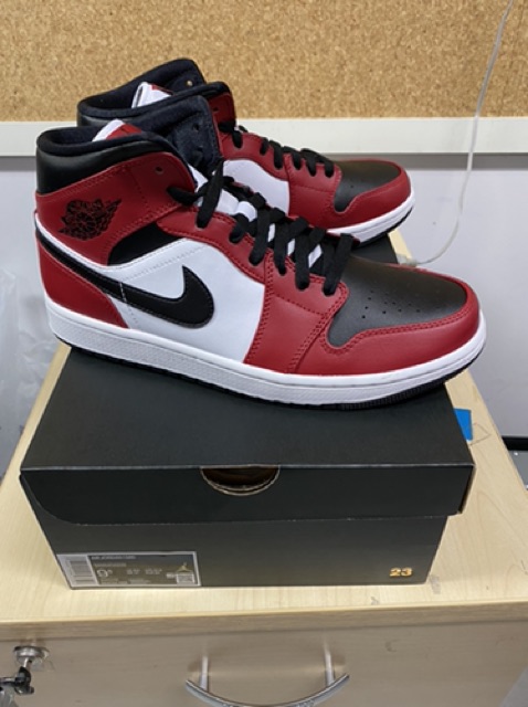 air jordan 1 chicago black toe low