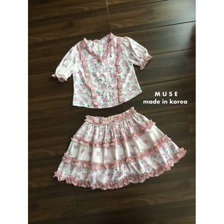 ชุดเชตเสื้อกระโปรงลายดอก
