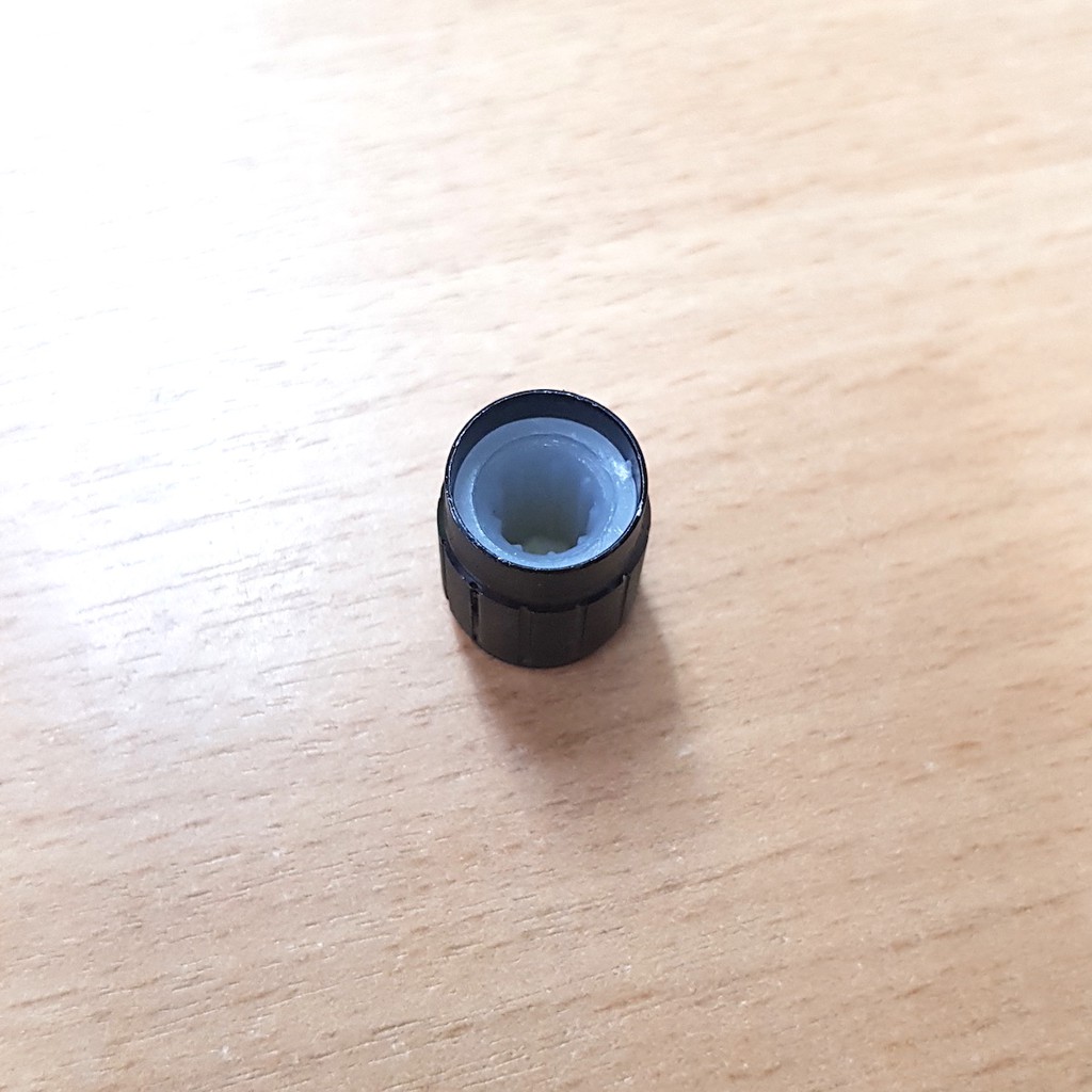 แพ็ค 10 ตัว ลูกบิด สีดำ ขอบเงิน กว้าง 13 mm สูง 17 mm ลูกบิดโวลุ่ม คุณภาพดี