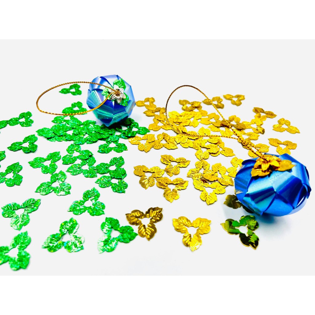 ใบเลื่อม ใบสามแฉก ใบแอปเปิ้ล ทำเหรียญโปรยทาน (100 ชิ้น 15 บาท) (300 ชิ้น 35 บาท)