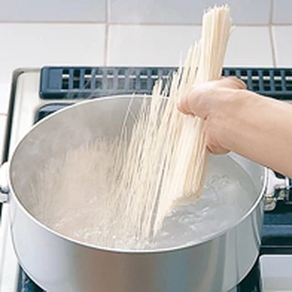 IBONOITO TENOBE SOHMEN (1612) เส้นโซเมนญี่ปุ่น เส้นขนมจีนญี่ปุ่น 300G JAPANESE NOODLE PRO