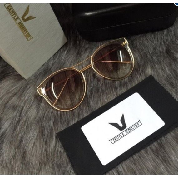 แว่นกันแดดผู้หญิง -V- light tea