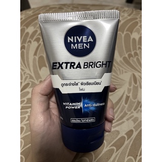 Nivea men extra bright โฟมล้างหน้าสำหรับผิวธรรมดา-มัน 100g exp07/25